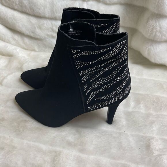 Me too  Eliza black faux suede ankle boots embellished with  silver studs SZ11M - Picture 1 of 11
